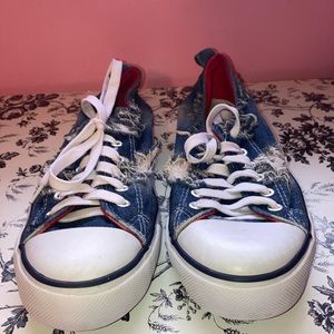 Non name brand converses (shoes)